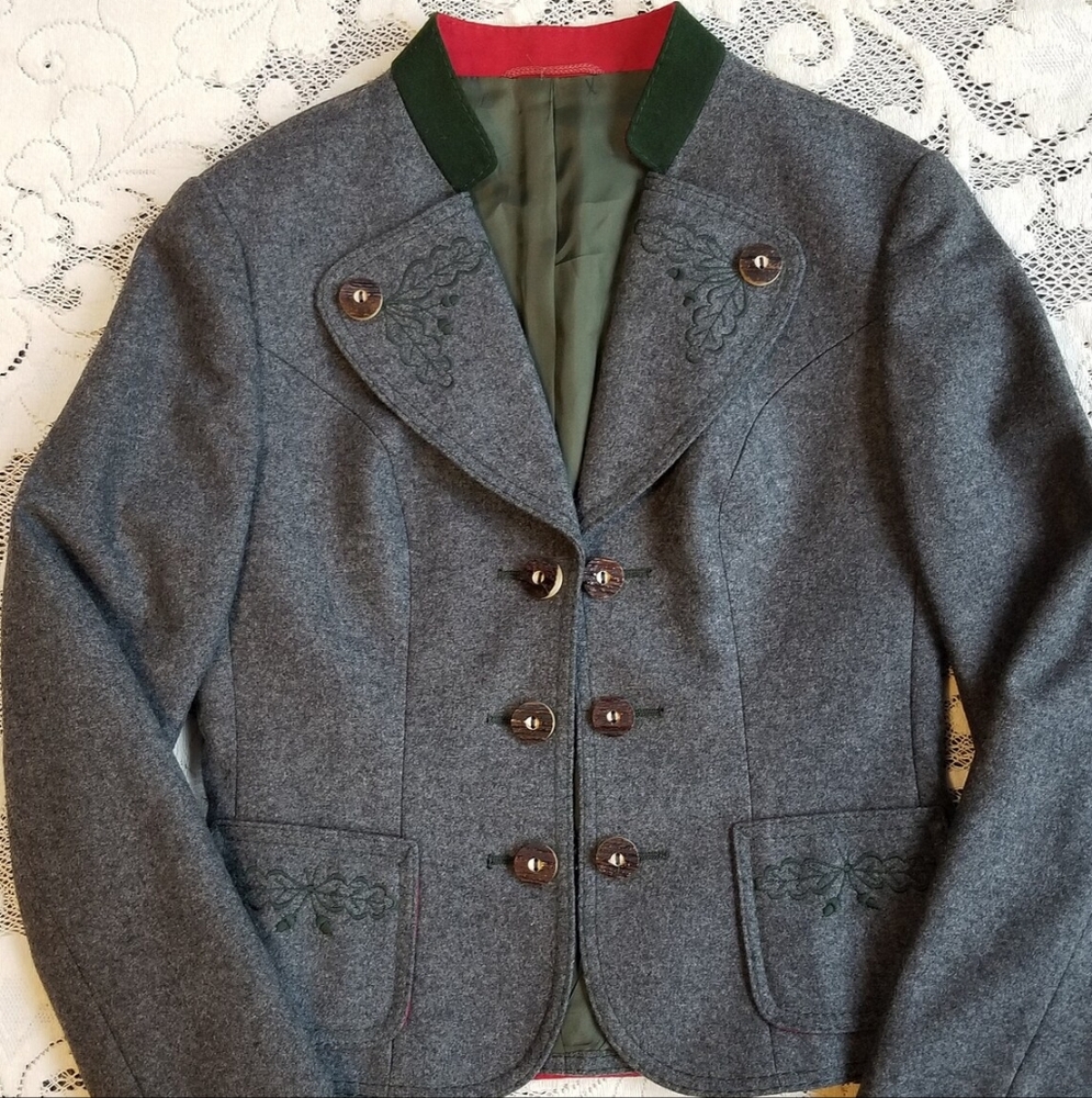 Fitted Gray Trachten Wool Jacket with Green Accents